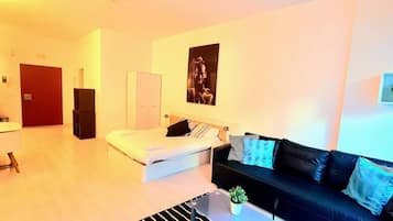 Basic Loft | Living area | Flat-screen TV