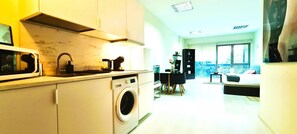 베이직 로프트 | 거실 공간 | 평면 TV