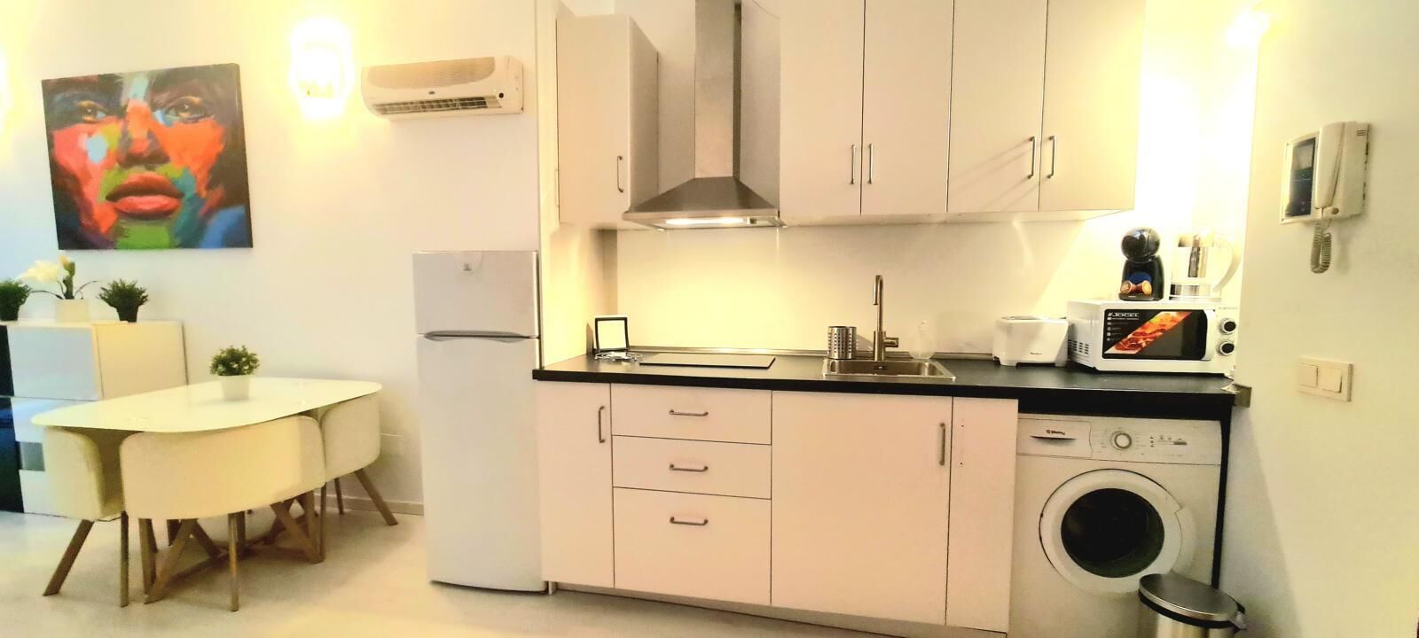 基础复式房 | 私人厨房 | 大冰箱、微波炉、炉灶、厨具/餐具