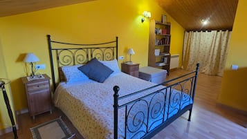 3 habitaciones, tabla de planchar con plancha, wifi y ropa de cama