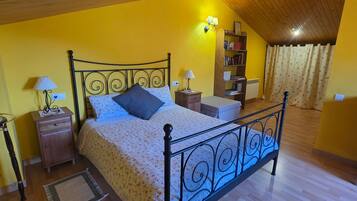 3 slaapkamers, een strijkplank/strijkijzer, wifi, beddengoed