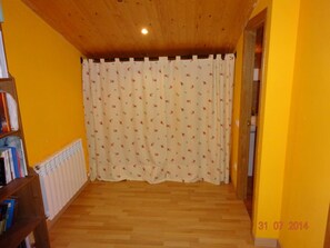 Interior - Casa Montenegro: Rural Retreat with Mountain Views, Garden, and BBQ (Las Colladas)