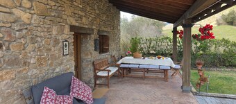 Casa Montenegro: Rural Retreat with Mountain Views, Garden, and BBQ