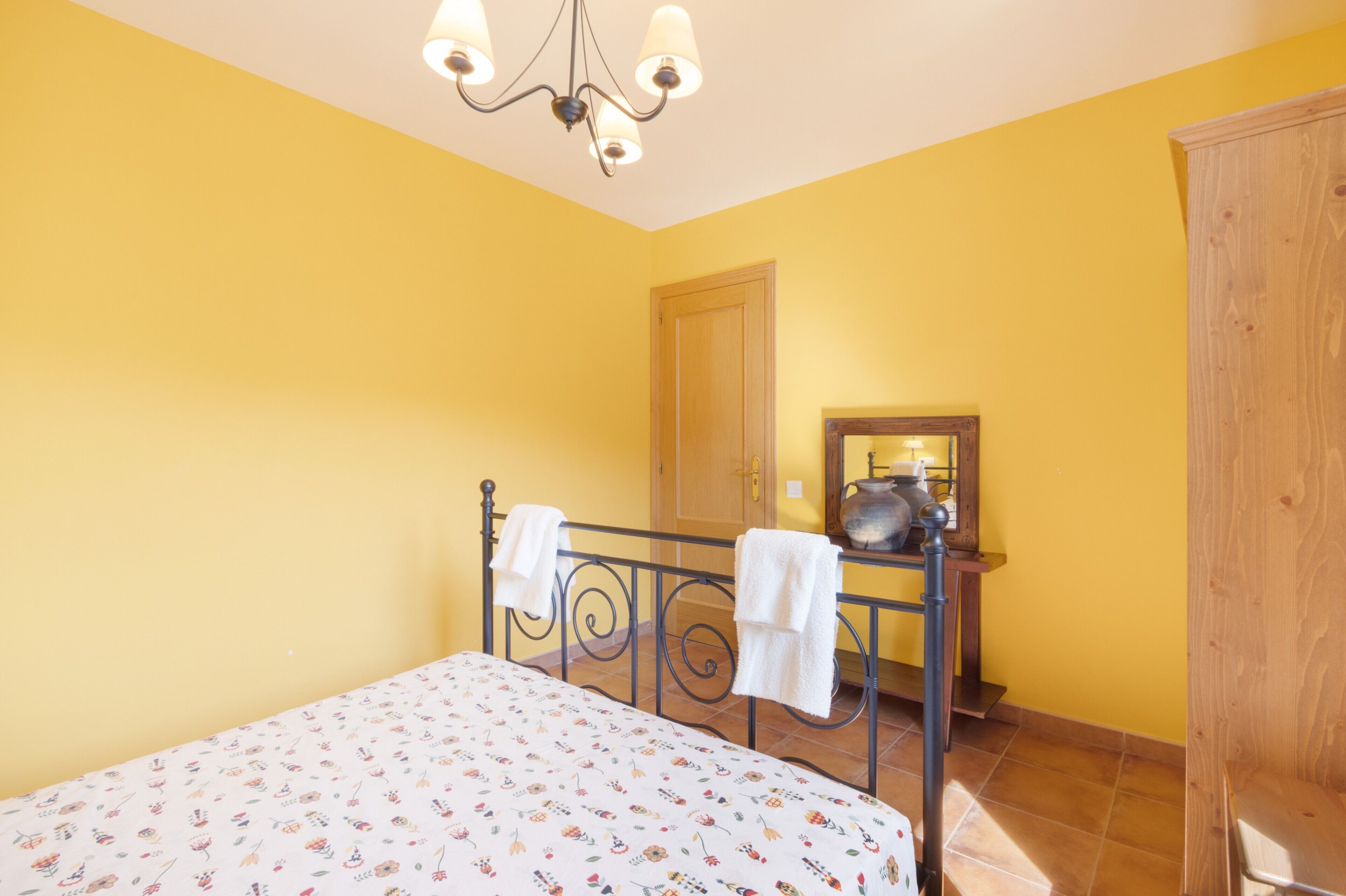 3 chambres, fer et planche à repasser, Wi-Fi, draps fournis