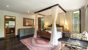 5 bedrooms, free WiFi, bed sheets - A serene luxury villa in Berawa, Canggu! (Canggu)