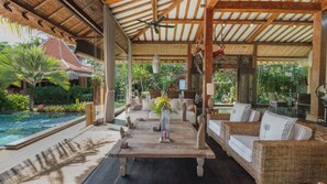 Outdoor dining - A serene luxury villa in Berawa, Canggu! (Canggu)