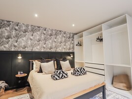 4 bedrooms, individually decorated, individually furnished, free WiFi