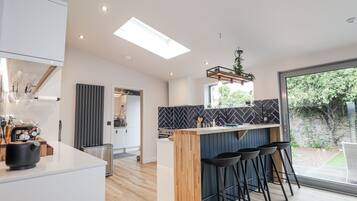 Dishwasher, cookware/dishes/utensils