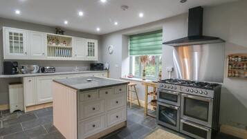 Dishwasher, cookware/dishes/utensils