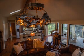 Una televisión, una chimenea, una oficina