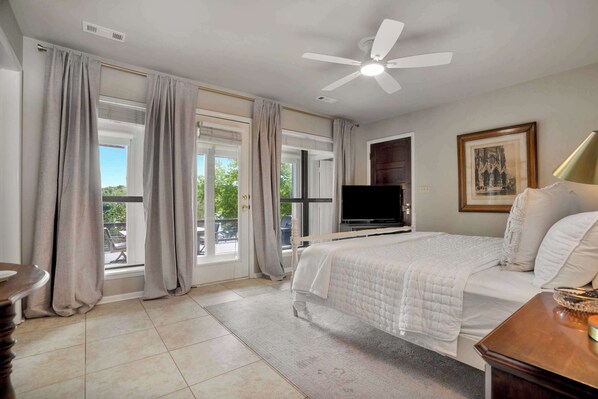 3 bedrooms, iron/ironing board, WiFi, bed sheets - Hickory Haven-Direct Lake Access-Furnished Patio (Lowell)