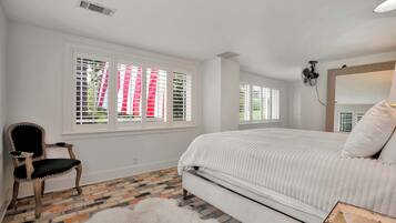 3 habitaciones, escritorio, tabla de planchar con plancha y wifi