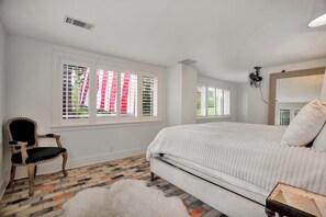 3 habitaciones, escritorio, tabla de planchar con plancha y wifi 