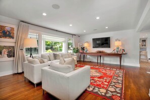 Televisión y oficina 