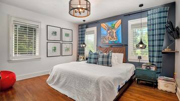 3 bedrooms, desk, iron/ironing board, WiFi