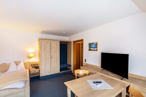 WiFi, bed sheets - Apartment 'Zimmer 28' with Wi-Fi (Bad Soden-Salmünster)