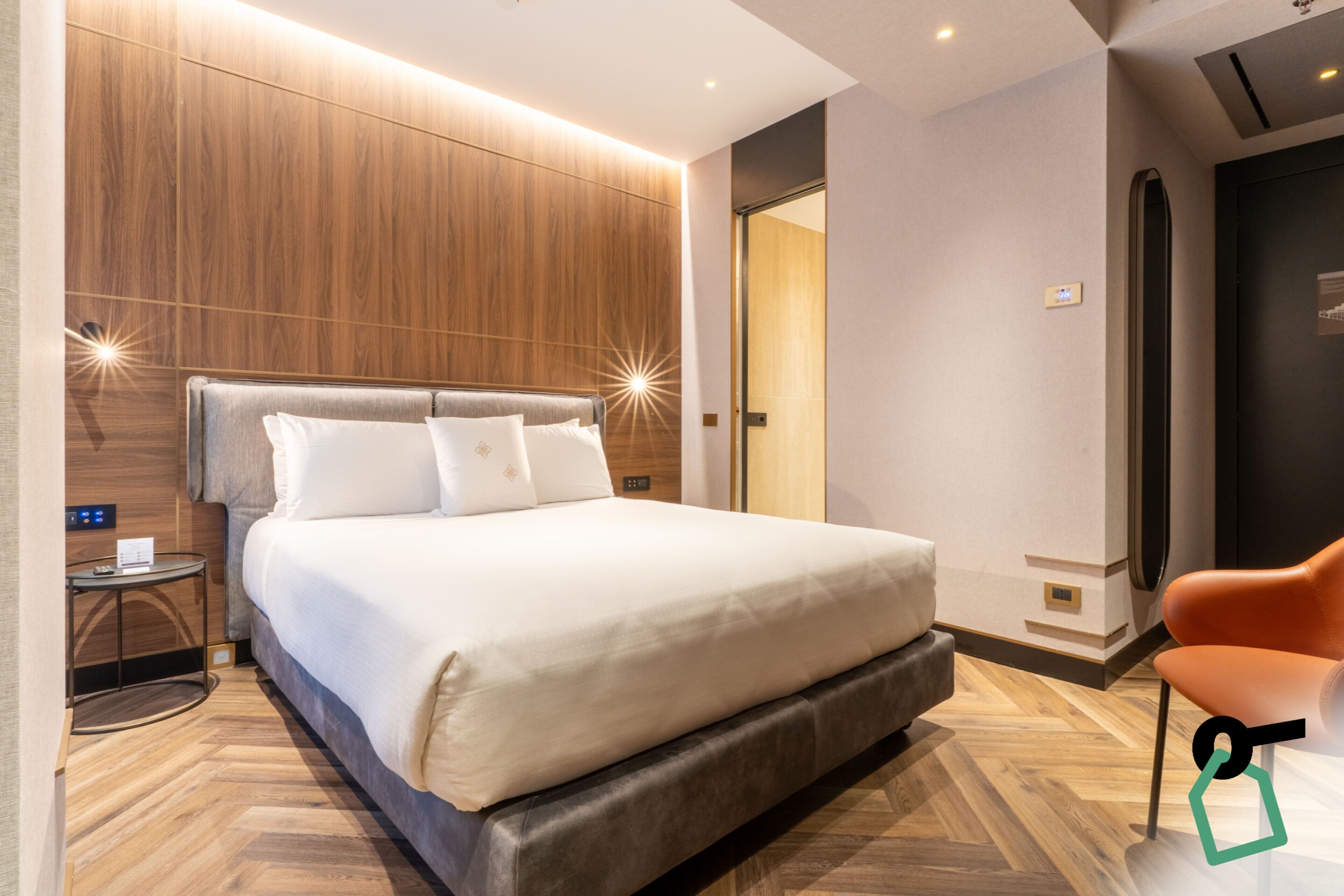 ميني بار وخزنة داخل الغرفة ومكتب وأسرّة أطفال/رضّع (مجانًا)