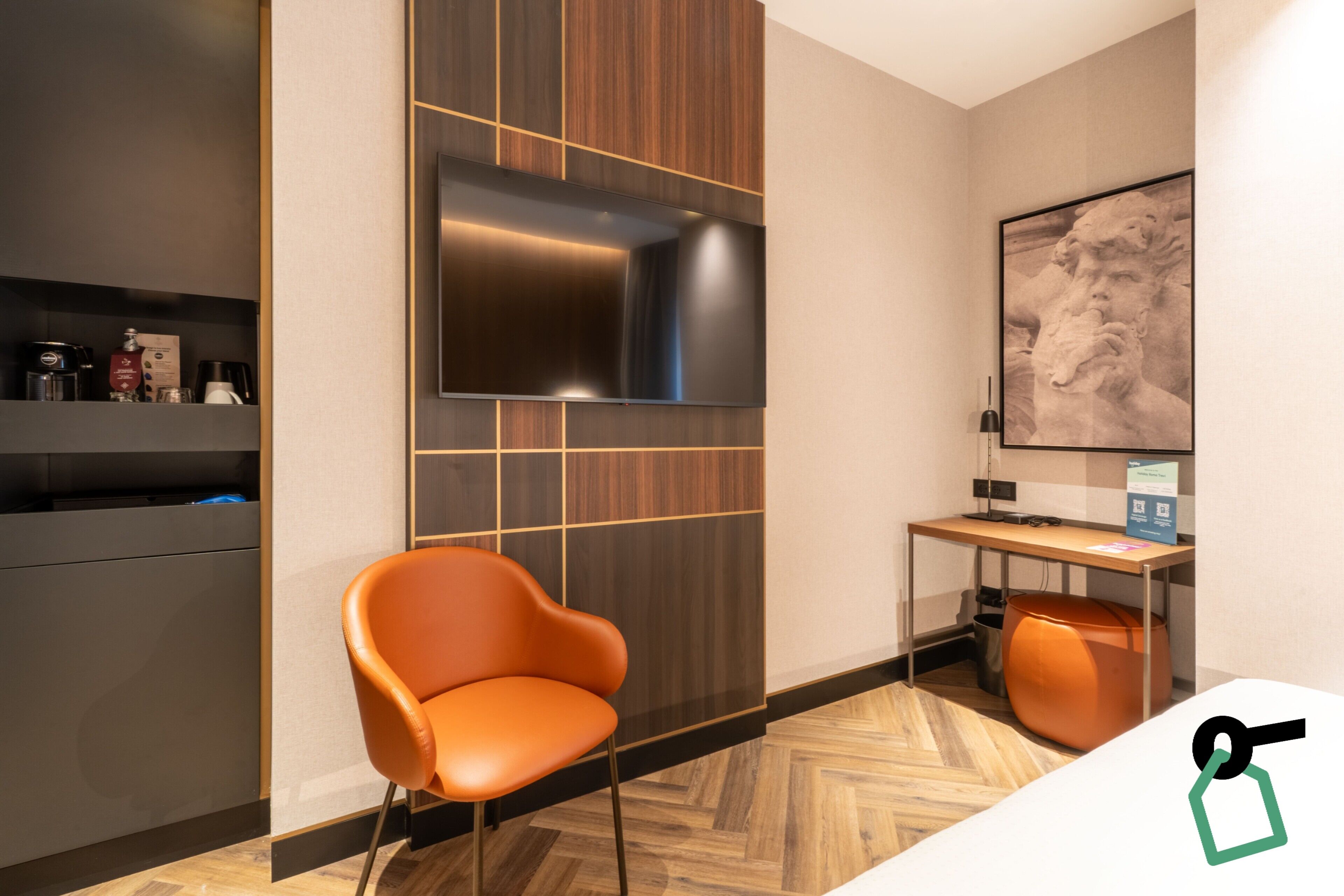 ميني بار وخزنة داخل الغرفة ومكتب وأسرّة أطفال/رضّع (مجانًا)