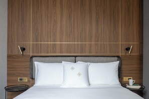 Standard Double Room | Minibar, in-room safe, desk, free cribs/infant beds - Hotiday Roma Trevi (Rome)