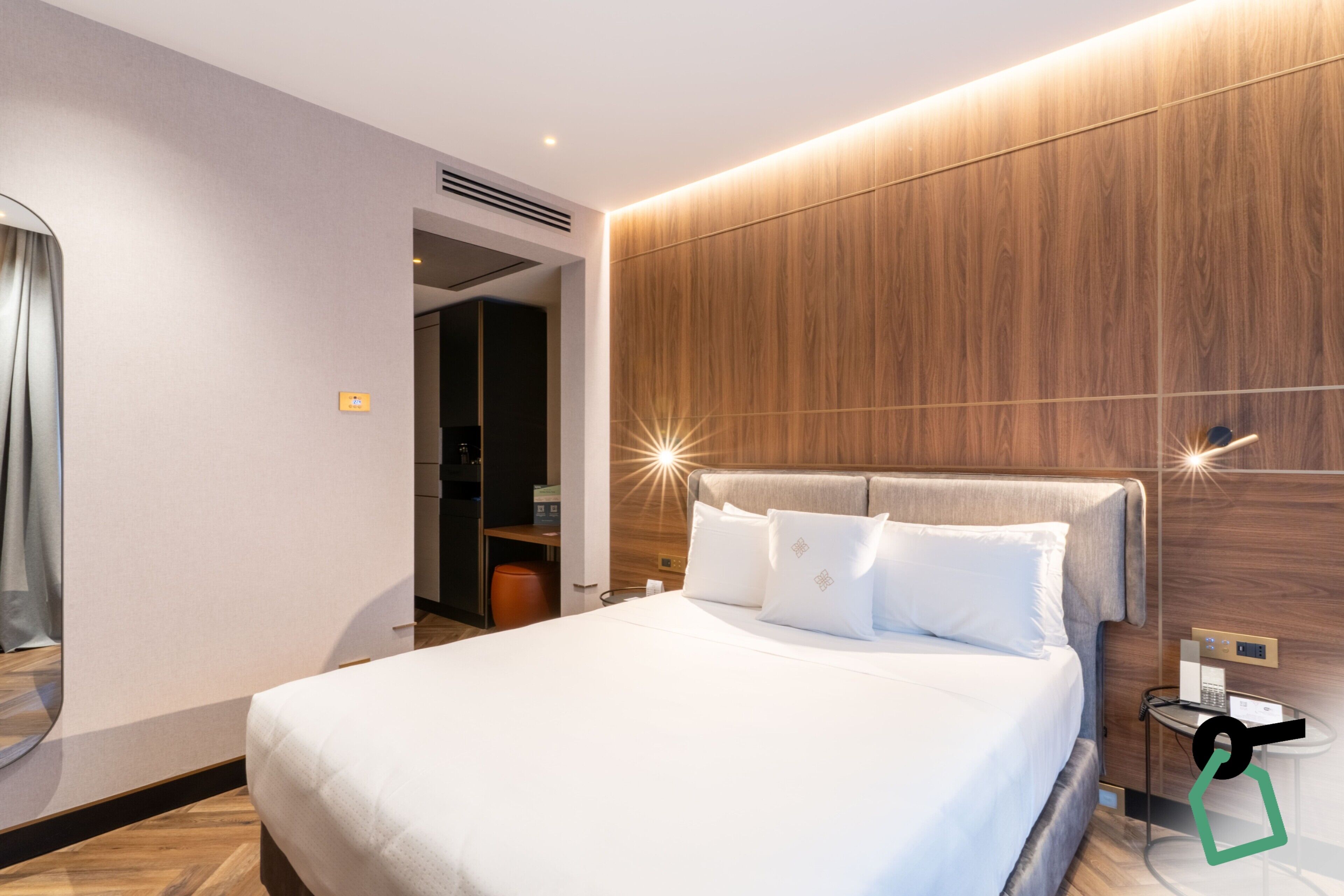 غرفة سوبيريور مزدوجة | ميني بار وخزنة داخل الغرفة ومكتب وأسرّة أطفال/رضّع (مجانًا)