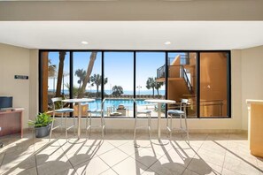 Dining - Cozy 1-Bedroom Oceanfront Condo in Myrtle Beach (Myrtle Beach)