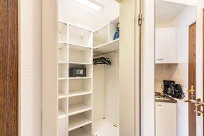 Interior - Apartment 'Zimmer 25' with Wi-Fi (Bad Soden-Salmünster)