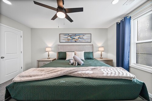 The Lookout, by Lopez (1022 Main St)