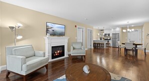 TV, fireplace - York Beach 1BR- Sleeps 6, Balcony, Fireplace,Indoor Pool & Ocean Peek (York)