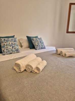 2 bedrooms, bed sheets - Apartment 'Jej Budoni Loc Colle' with Sea View, Private Terrace and Air Conditioning (Budoni)
