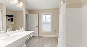Towels - York Beach | Fireplace, Full Kitchen, Walk to Beach | Sleeps 6 (York)