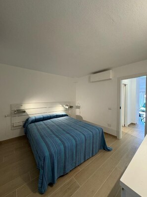 2 bedrooms, bed sheets - Apartment 'Porto San Paolo Nature' with Terrace, Private Garden and Air Conditioning (Porto San Paolo)