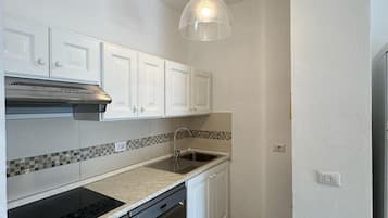 Réfrigérateur, four, plaque de cuisson, lave-vaisselle