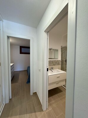 Bruser, hårtørrer, håndklæder