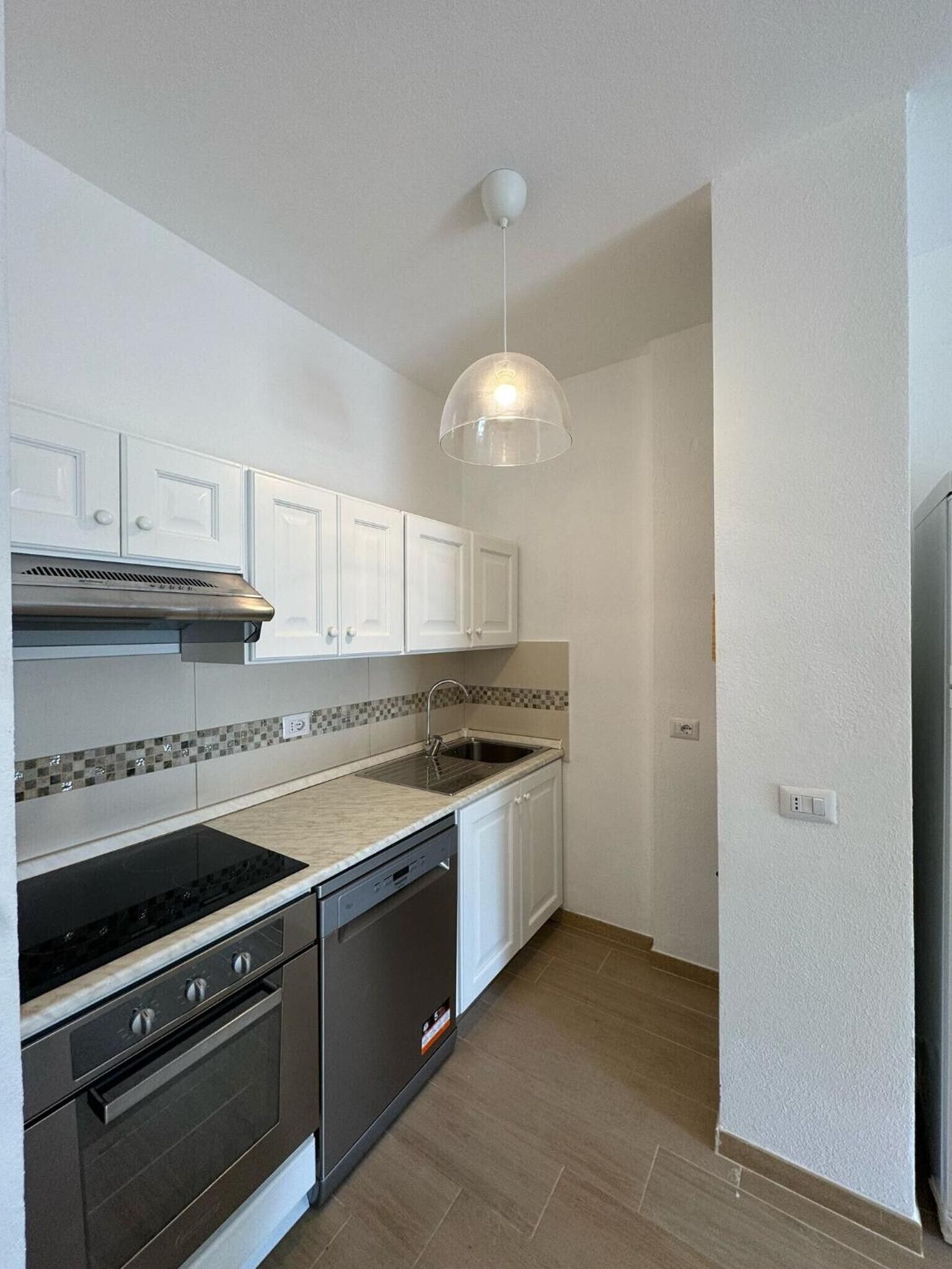 Kühlschrank, Ofen, Herdplatte, Geschirrspüler