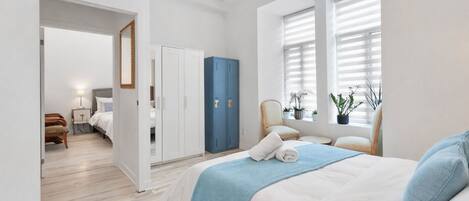 6 habitaciones, tabla de planchar con plancha y wifi gratis