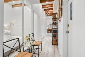 Iron/ironing board, WiFi, bed sheets - Exquisite 6 Bedroom Loft - Downtown Victorian charm with parking included (Montréal)