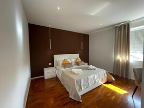 Schreibtisch, WLAN, Bettwäsche