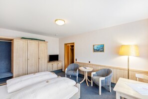 WiFi, bed sheets - Apartment 'Zimmer 11' with Wi-Fi (Bad Soden-Salmünster)