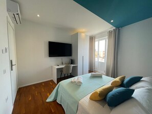 WiFi, bed sheets - Deluxe Room with Balcony 3, Wi-Fi and Air Conditioning (Olbia)