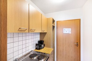 Private kitchen - Apartment 'Zimmer 10' with Wi-Fi (Bad Soden-Salmünster)