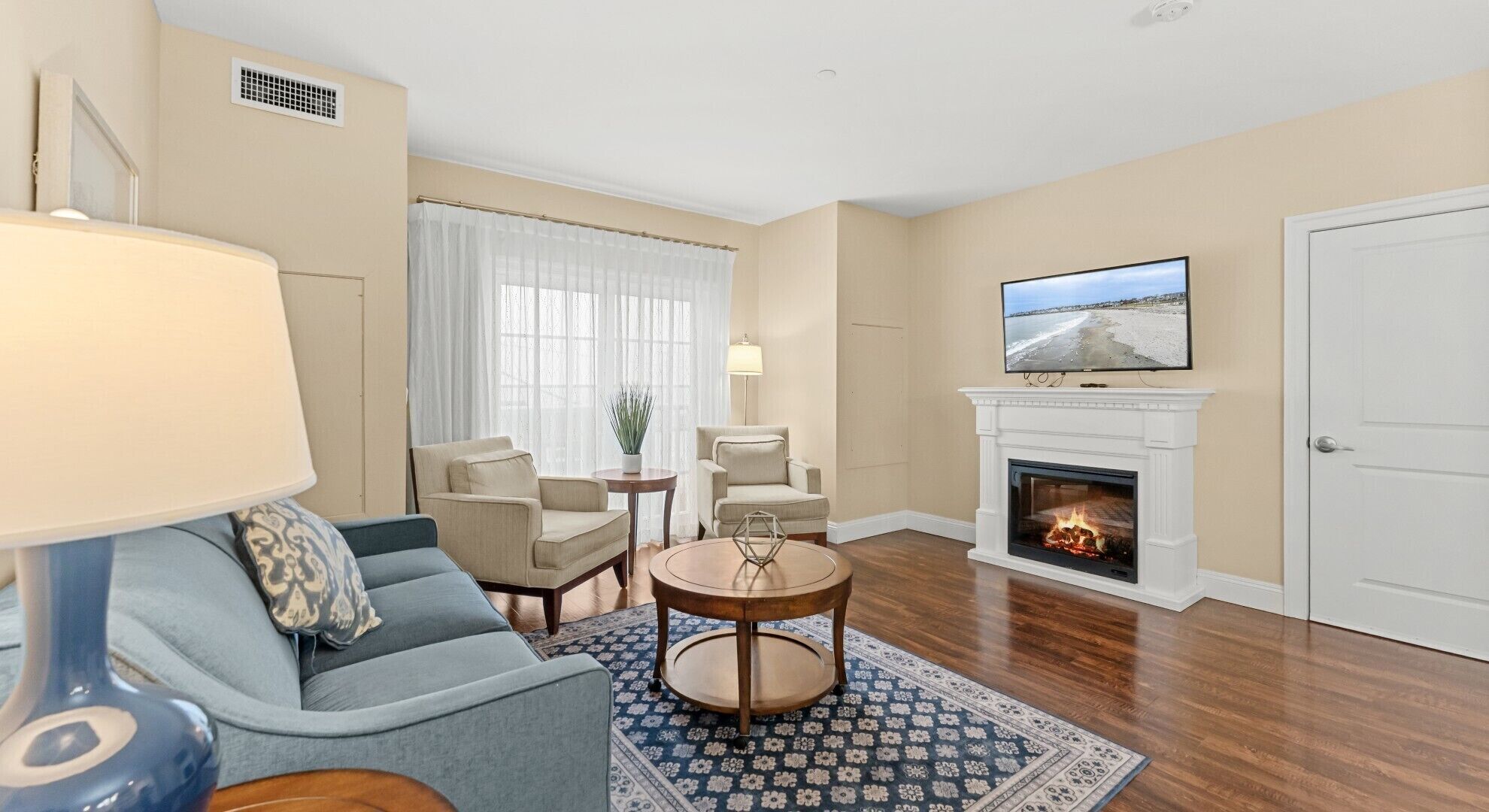 TV, fireplace