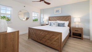 Een strijkplank/strijkijzer, reisbedje, wifi, beddengoed