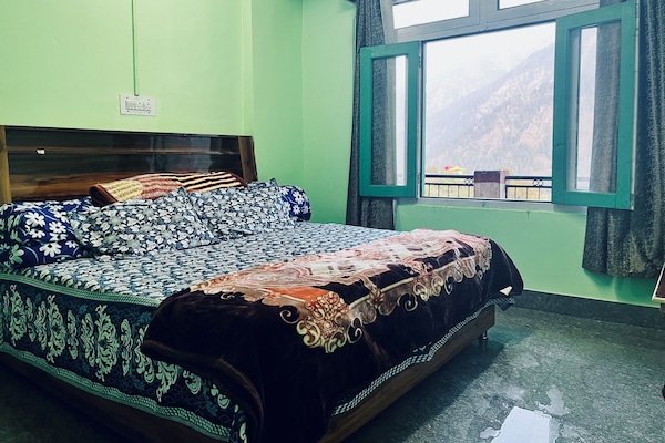 Single Room, Mountain View