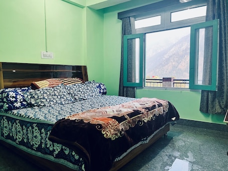 Single Room, Mountain View. Prifrost Homesaty