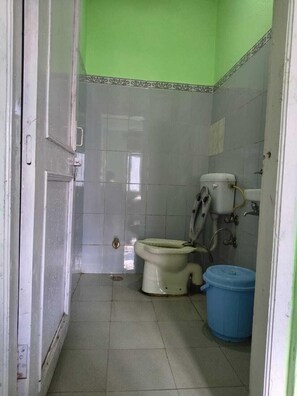 單人房, 1 張標準雙人床, 山景, 地面層 | 浴室 | 毛巾