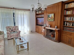 Smart TV, fireplace, ping pong - Villa José David (Las Torres de Cotillas)
