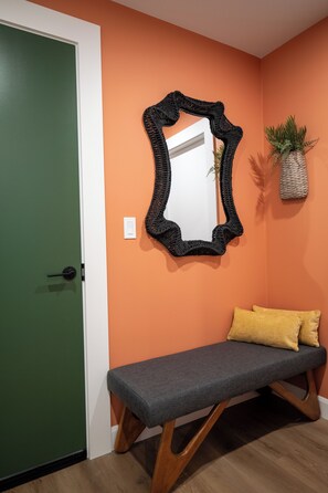 Interior - Tropical Suite 203 - The Agora a Boutique Hotel (Qualicum Beach)