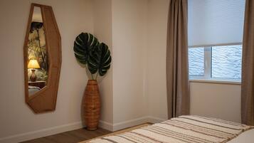 1 bedroom, iron/ironing board, internet, bed sheets