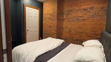 2 makuuhuonetta, silitysrauta/-lauta, Wi-Fi, vuodevaatteet