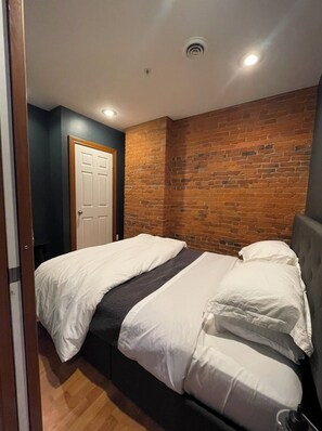 2 chambres, fer et planche à repasser, Wi-Fi, draps fournis